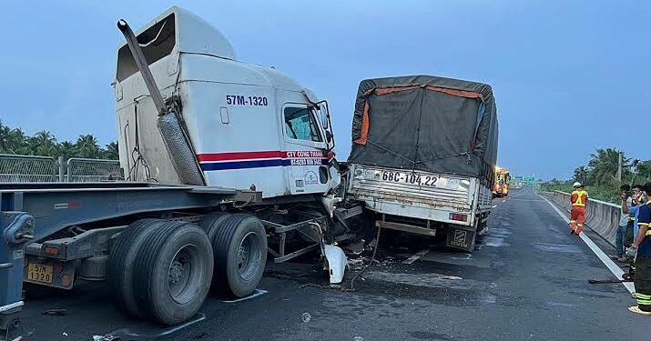 Truck driver dies in collision on Lagos bridge